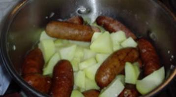 Photo recette Saucisses aux pommes de terre et vin blanc